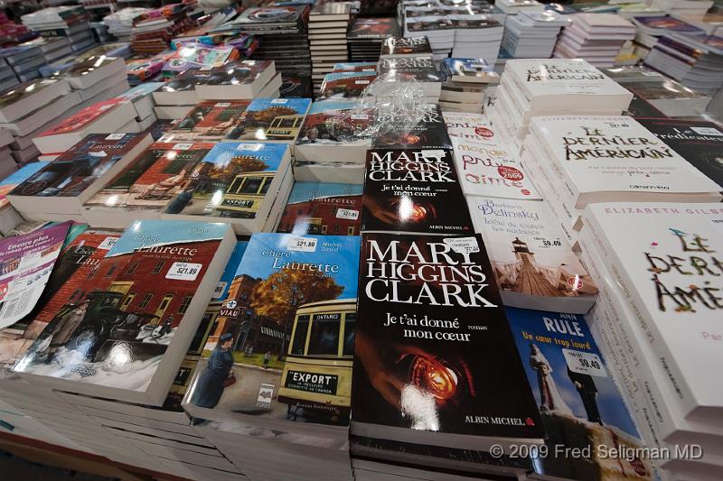 20090829_223640 D3.jpg - Costco, Chicoutimi. All the books are in French